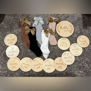 Baby Socks with Bows and Weekly/Monthly Milestone Markers